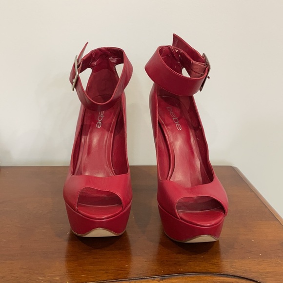 HOT! bebe Talin lace-back red peep-toe pumps sz 8 - Picture 4 of 9